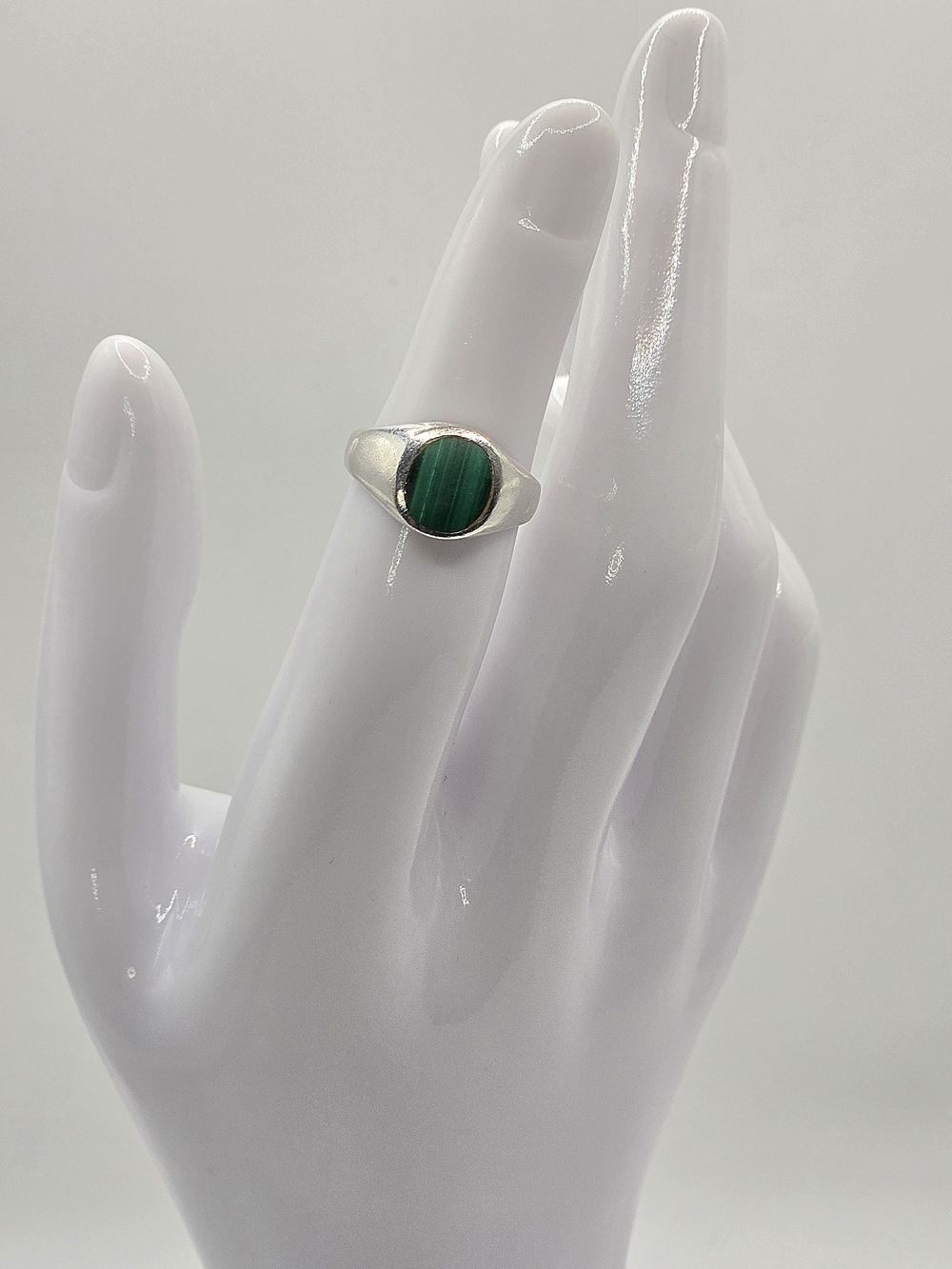 Vintage Sterling Silver Green Banded Cabochon Ring 💚